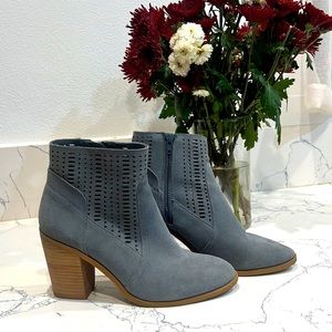 Crown Vintage size 8 blue/grey suede ankle boots with pattern cutouts